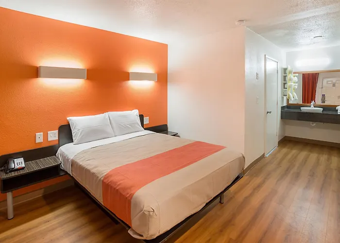 Motel 6-Grand Prairie, TX - Near Six Flags Drive
