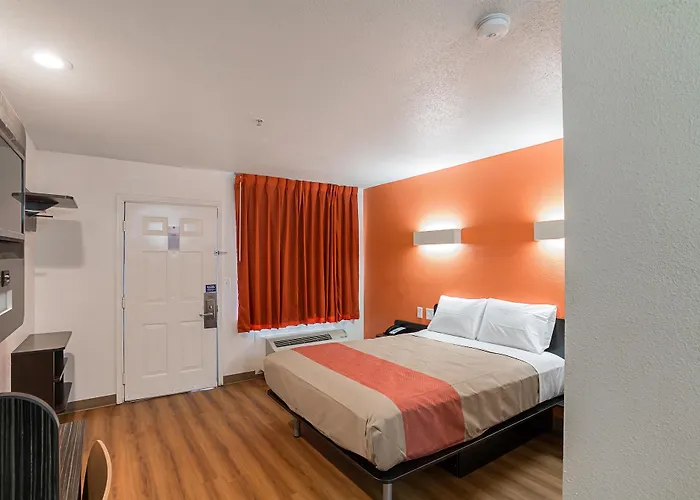 Motel 6-Grand Prairie, TX - Near Six Flags Drive