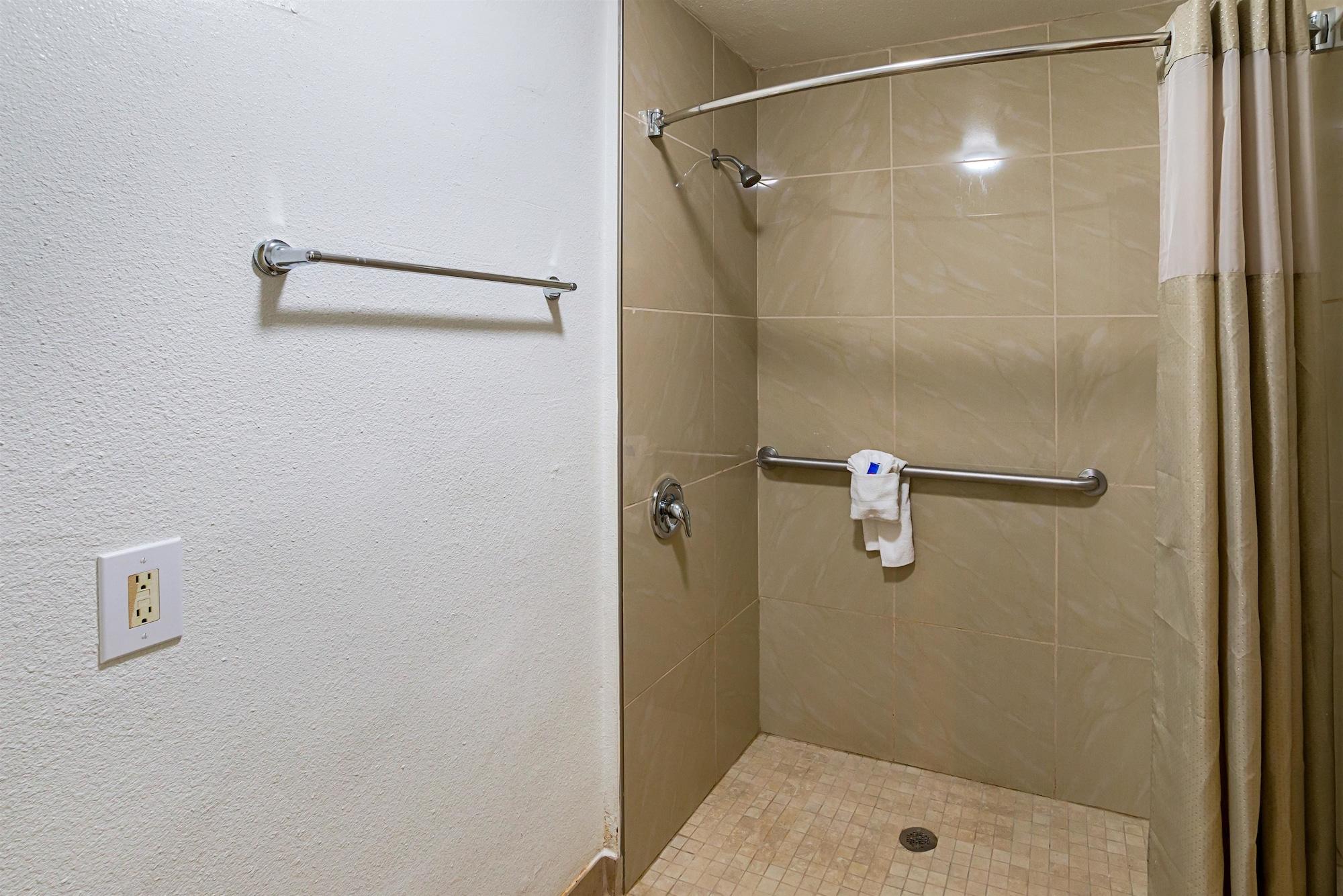 6-grand Prairie, Tx - Near Six Flags Drive 2* Grand Prairie
