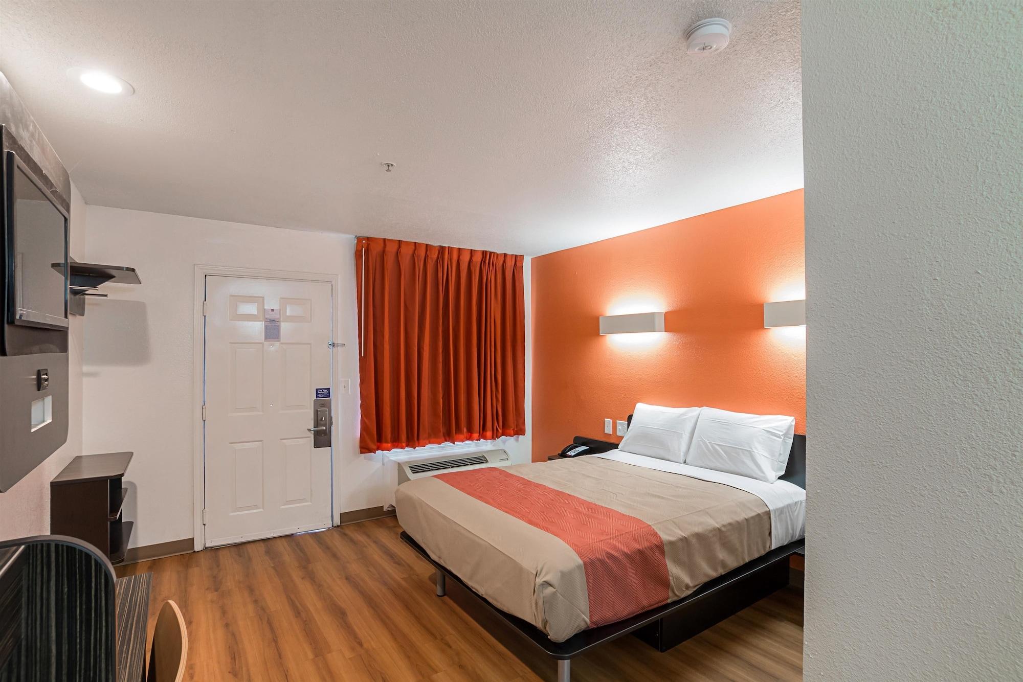 Hotel 6-grand Prairie, Tx - Near Six Flags Drive