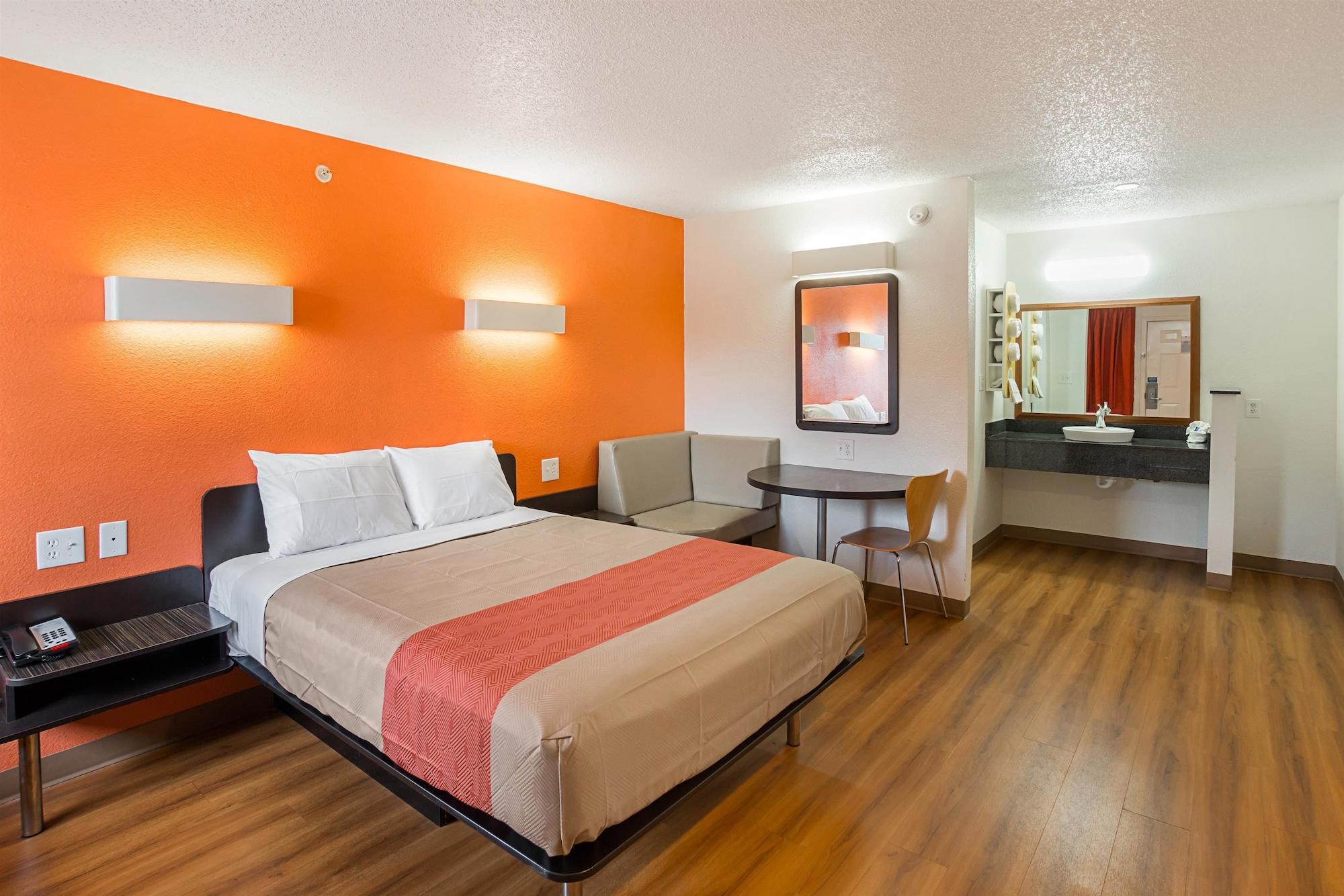 6-grand Prairie, Tx - Near Six Flags Drive Hotel