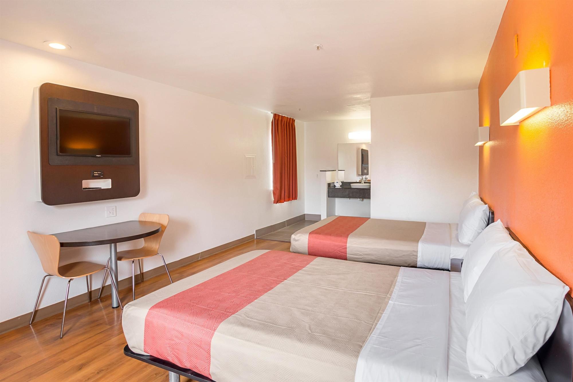 6-grand Prairie, Tx - Near Six Flags Drive Hotel 2*
