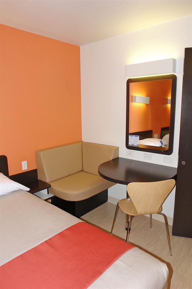 Hotel 6-grand Prairie, Tx - Near Six Flags Drive 2*