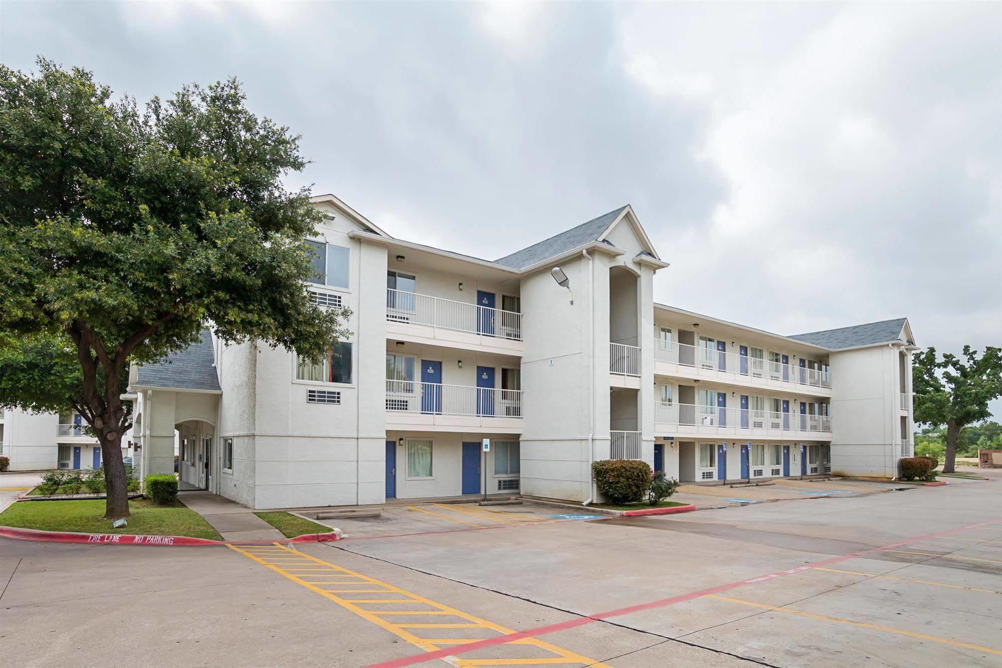 Hotel 6-grand Prairie, Tx - Near Six Flags Drive 2*