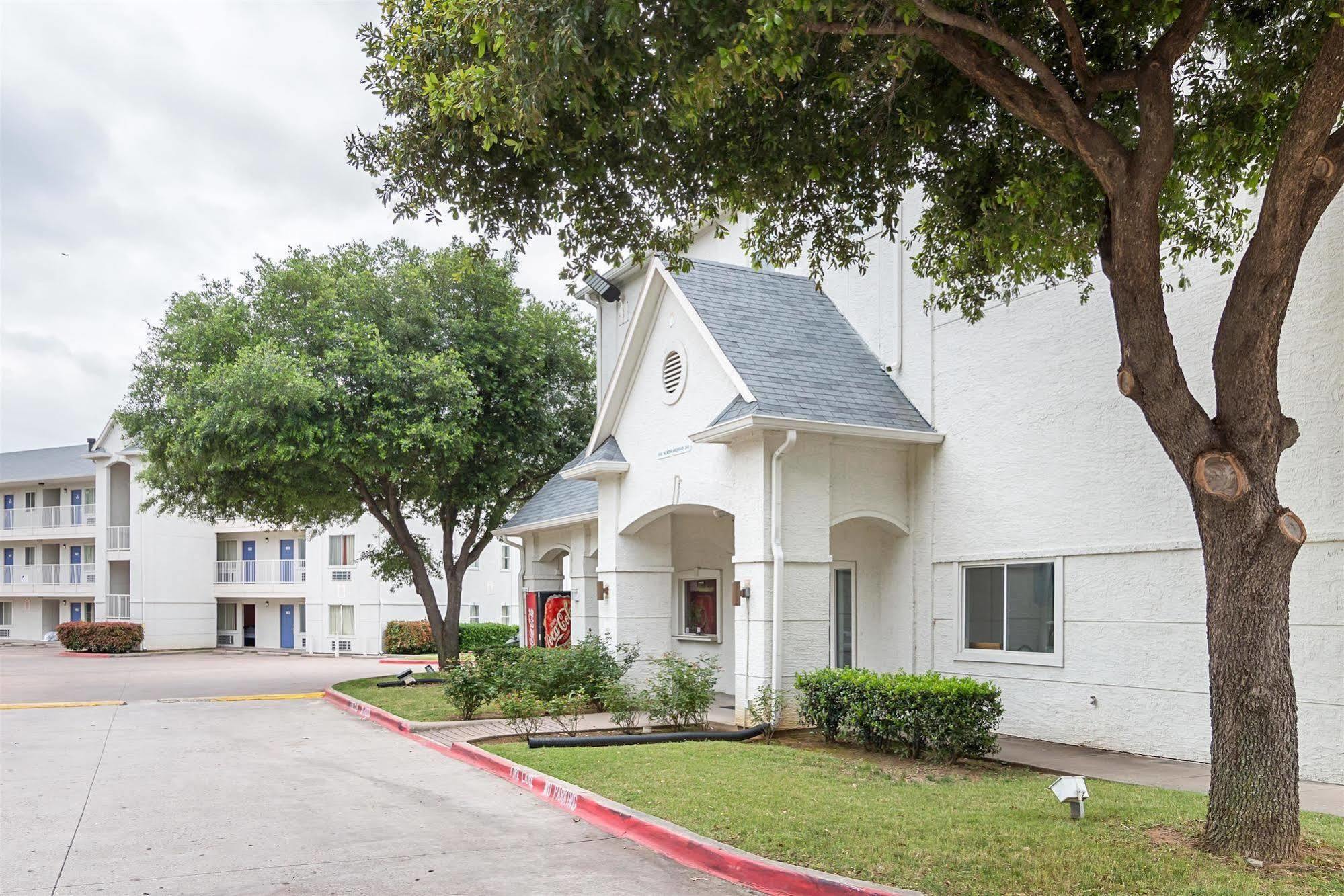 Hotel 6-grand Prairie, Tx - Near Six Flags Drive 2*