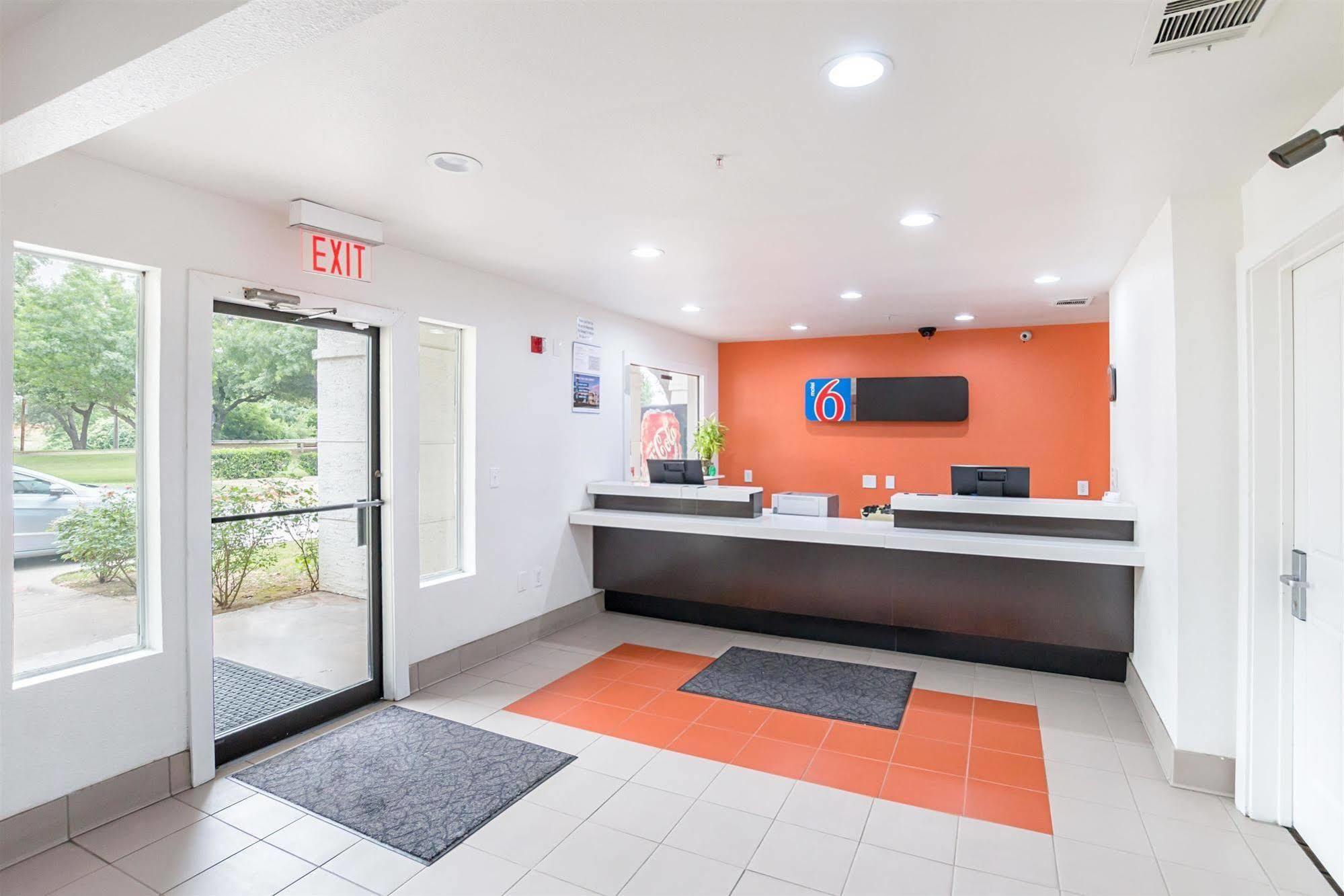 Hotel 6-grand Prairie, Tx - Near Six Flags Drive Grand Prairie