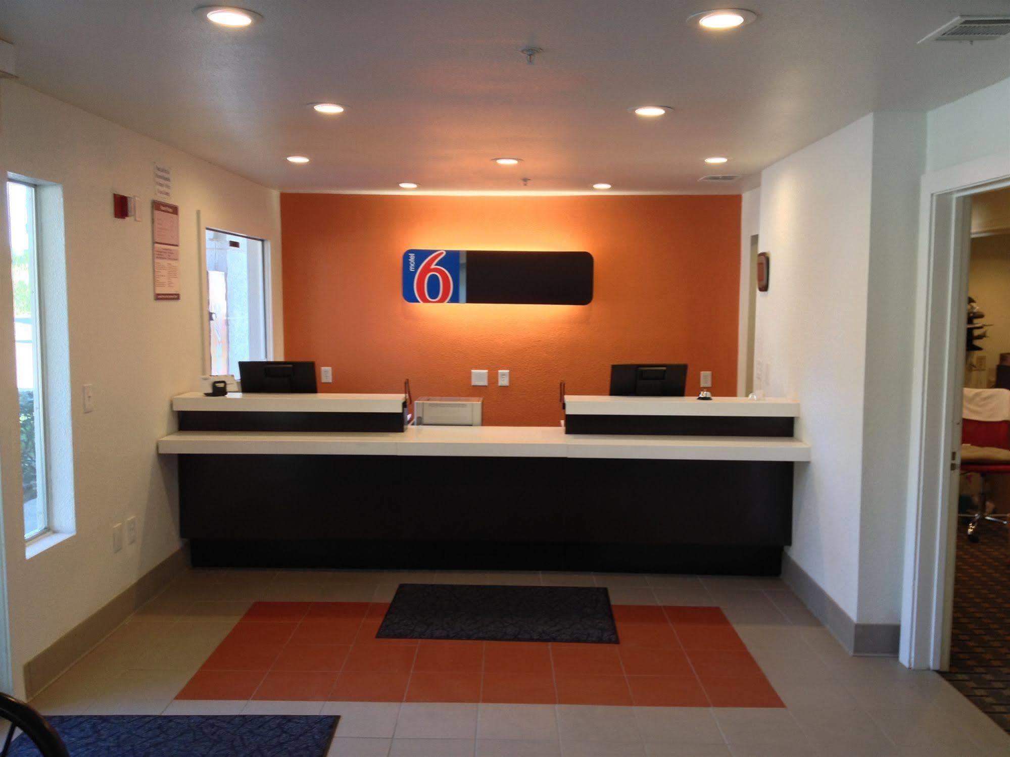 6-grand Prairie, Tx - Near Six Flags Drive Hotel 2*