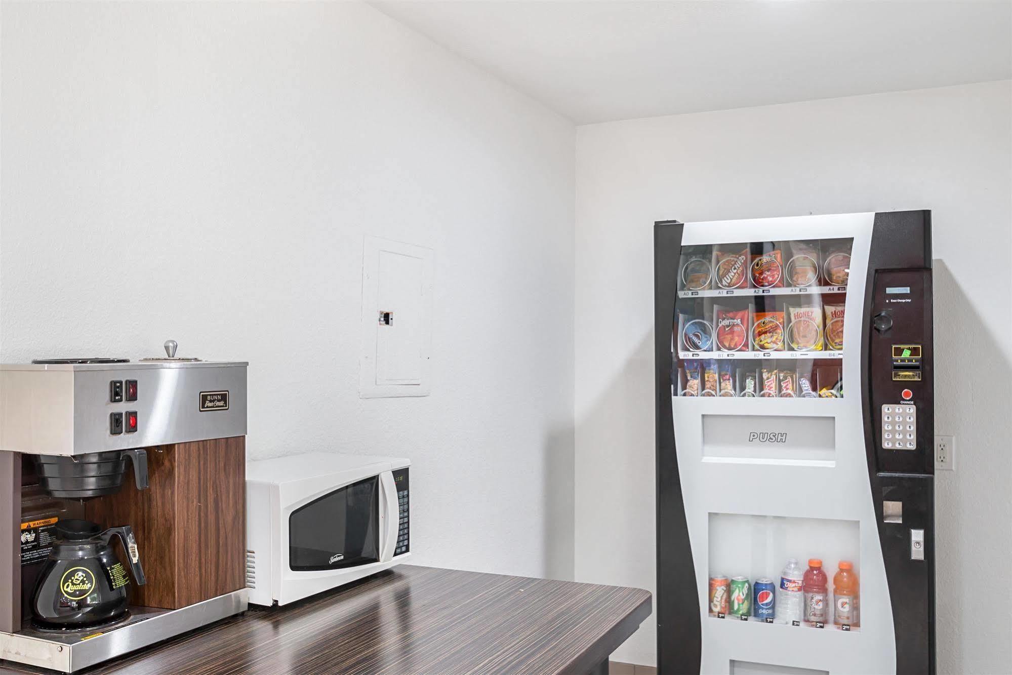 6-grand Prairie, Tx - Near Six Flags Drive Hotel 2*