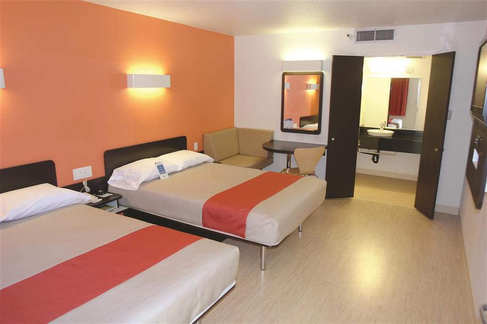 6-grand Prairie, Tx - Near Six Flags Drive 2*
