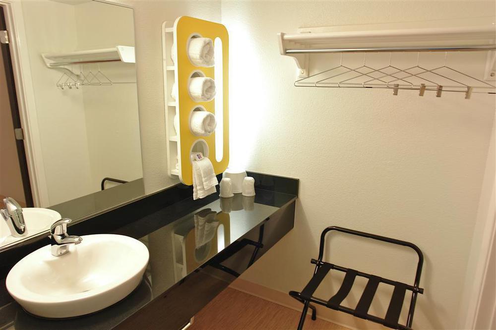 6-grand Prairie, Tx - Near Six Flags Drive 2* Grand Prairie