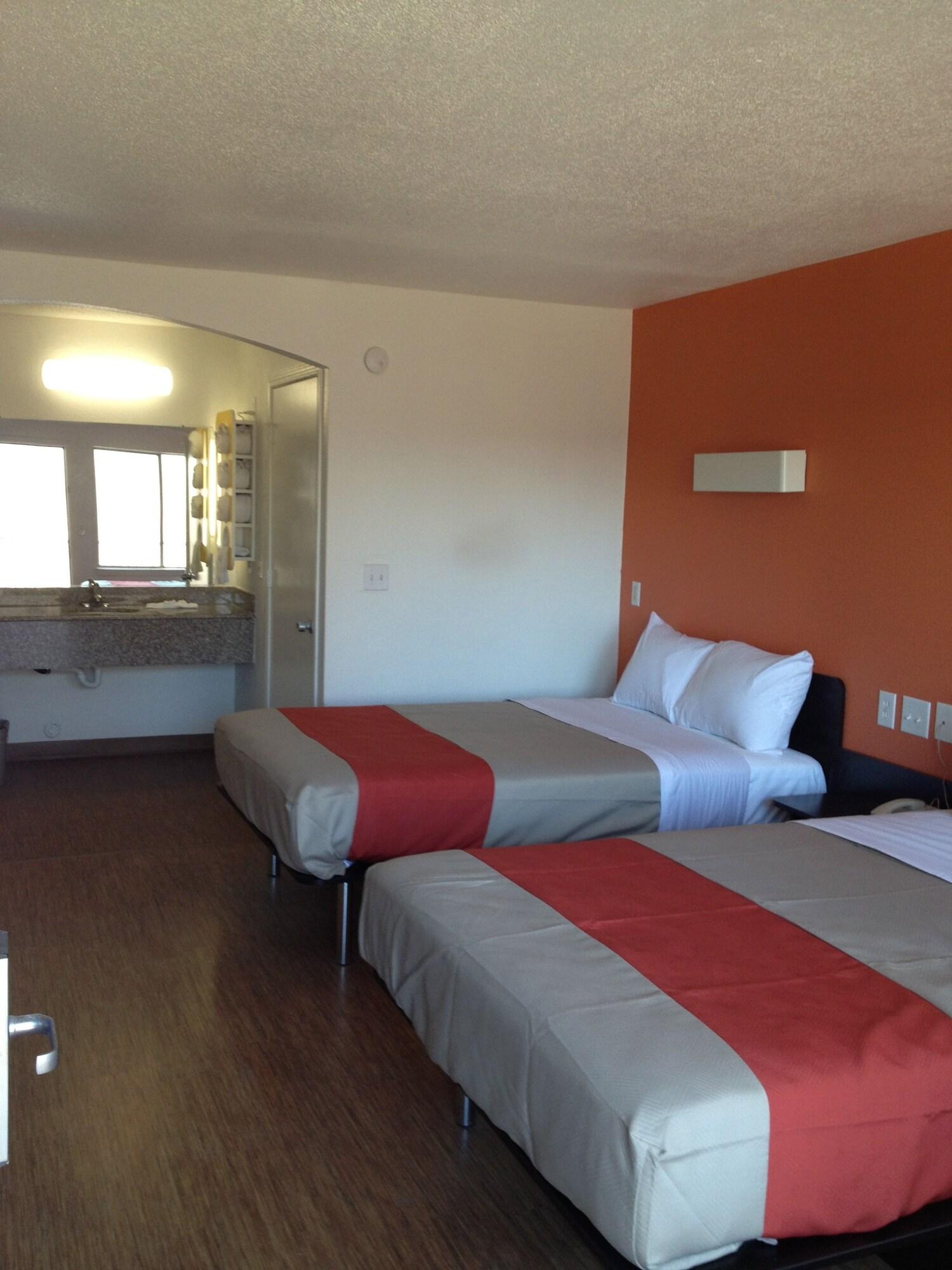 6-grand Prairie, Tx - Near Six Flags Drive 2* Grand Prairie