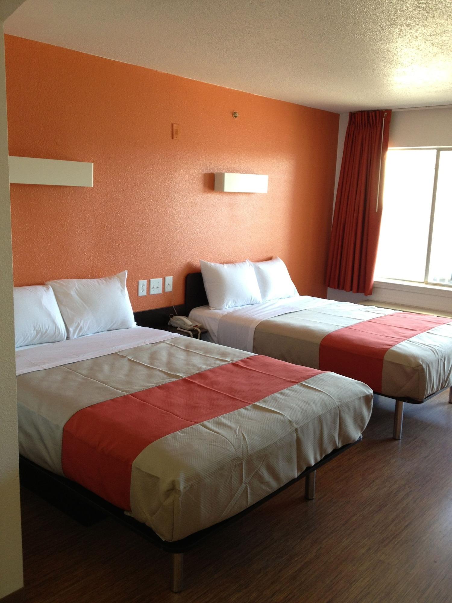6-grand Prairie, Tx - Near Six Flags Drive Hotel 2*