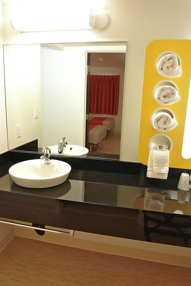 Hotel 6-grand Prairie, Tx - Near Six Flags Drive